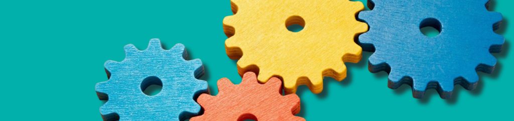 Engranes sobre fondo verde